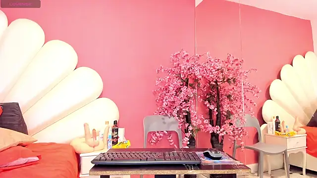 Zoey Donovan online show from 03.12.25