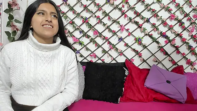 Snapshot of thedream_girls chatting on 02.21.25 thedream girls online show from 02.21.25