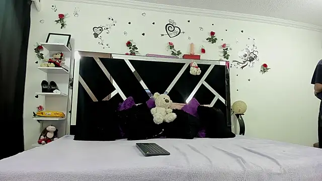 Snapshot of thedream_girls chatting on 10.25.25 thedream girls online show from 10.25.25