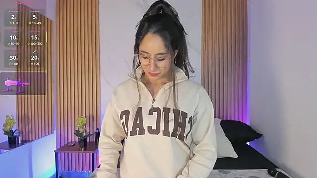 Julia Martinez  online show from 02.24.26