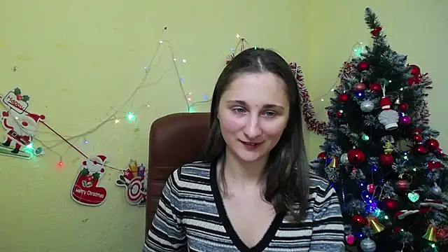 Snapshot of MichelLeee chatting on 12.29.24 MichelLeee online show from 12.29.24