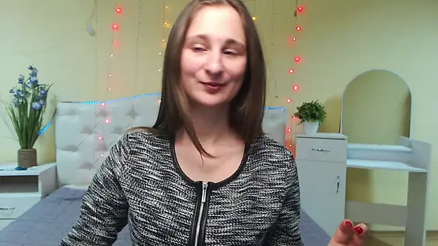 Snapshot of MichelLeee chatting on 02.03.25 MichelLeee online show from 02.03.25