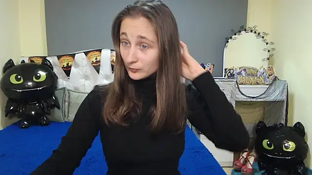 Snapshot of MichelLeee chatting on 10.27.25 MichelLeee online show from 10.27.25