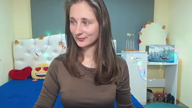 Snapshot of MichelLeee chatting on 11.18.25 MichelLeee online show from 11.18.25