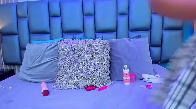 AshleyHill2 online show from 02.19.25