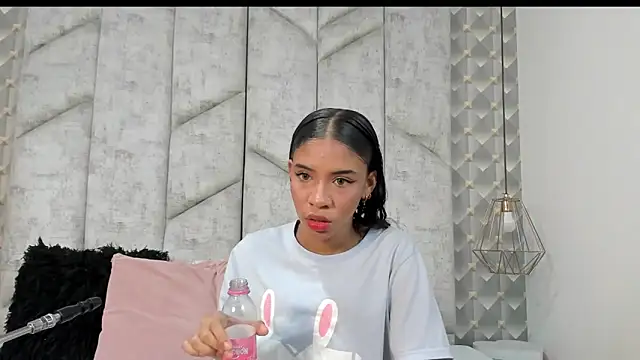 AshleyHill2 online show from 12.15.25