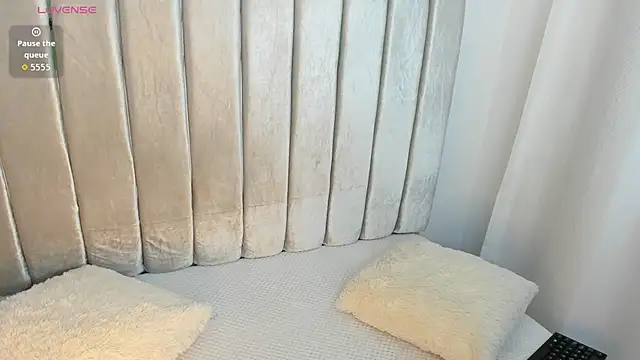 aurora johnson  online show from 02.06.26