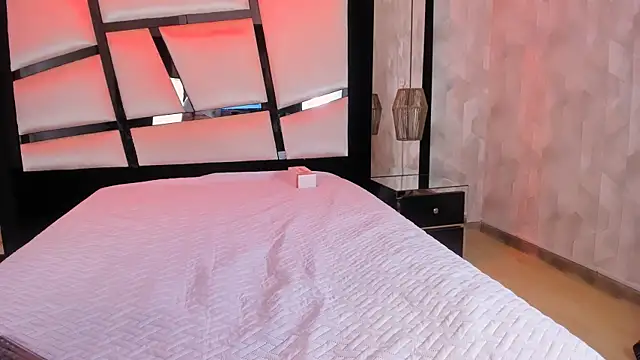 AriannaRussell  online show from 09.22.25