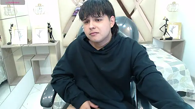 Snapshot of AndrewPherson chatting on 01.06.25 AndrewPherson online show from 01.06.25