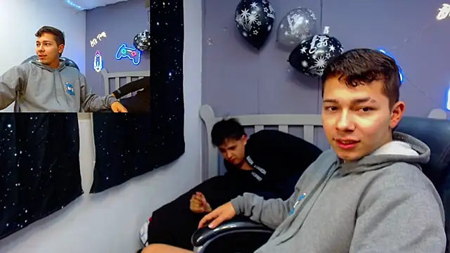 Snapshot of AndrewPherson chatting on 01.11.25 AndrewPherson online show from 01.11.25