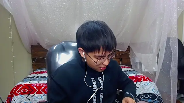 Snapshot of AndrewPherson chatting on 02.07.25 AndrewPherson online show from 02.07.25