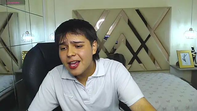 Snapshot of AndrewPherson chatting on 02.15.25 AndrewPherson online show from 02.15.25