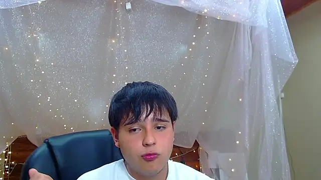 Snapshot of AndrewPherson chatting on 02.26.25 AndrewPherson online show from 02.26.25