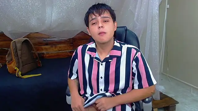 Snapshot of AndrewPherson chatting on 03.01.25 AndrewPherson online show from 03.01.25