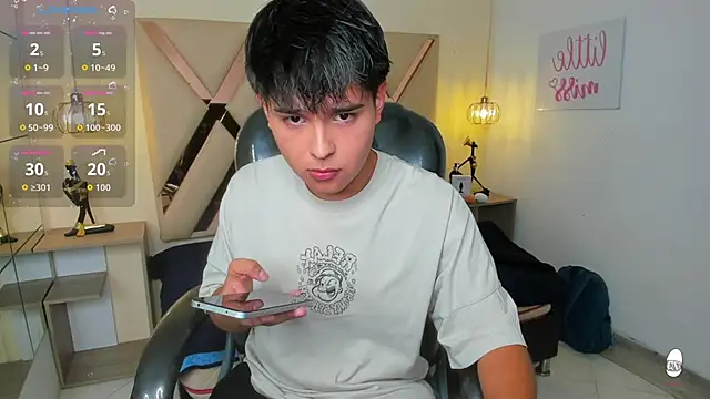 Snapshot of AndrewPherson chatting on 09.24.25 AndrewPherson online show from 09.24.25