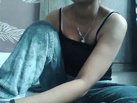 Snapshot of shalini_fire chatting on 11.25.25 shalini fire online show from 11.25.25