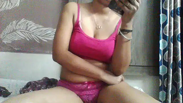 Snapshot of shalini_fire chatting on 06.25.26 shalini fire online show from 06.25.26