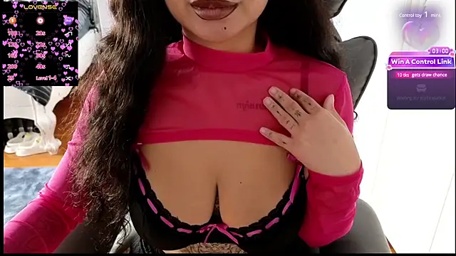 Snapshot of thebrattyprincess chatting on 01.21.25 thebrattyprincess online show from 01.21.25