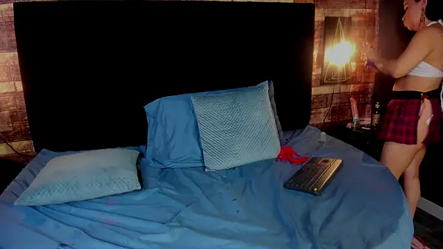 Snapshot of bella_gibson chatting on 02.10.25 bella gibson online show from 02.10.25