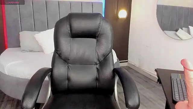 Snapshot of bella_gibson chatting on 02.20.25 bella gibson online show from 02.20.25