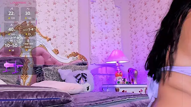 Snapshot of AllissonJames chatting on 10.04.25 AllissonJames online show from 10.04.25