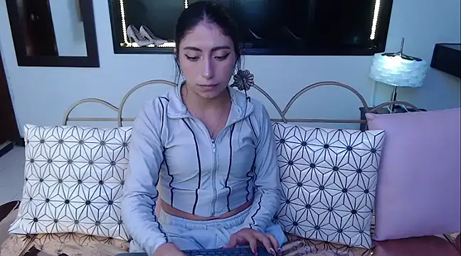 Angela Diaz  online show from 01.04.25