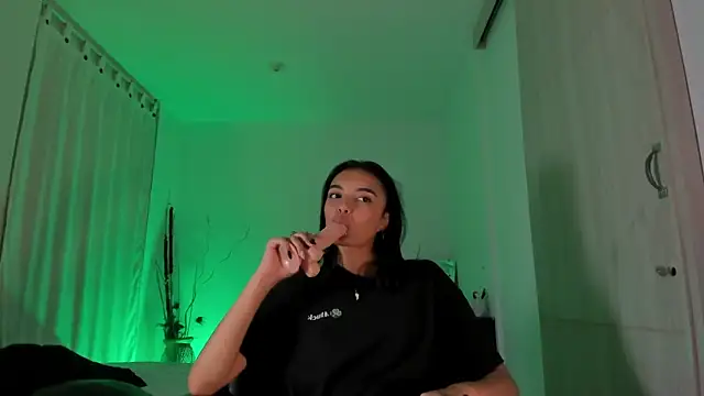 Snapshot of AnabelWolf chatting on 02.01.25 AnabelWolf online show from 02.01.25