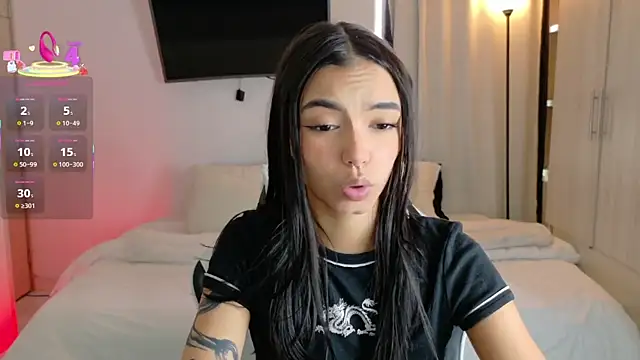 Snapshot of AnabelWolf chatting on 09.20.25 AnabelWolf online show from 09.20.25