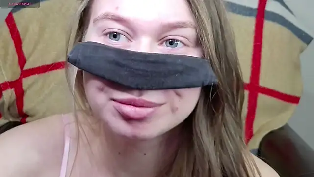 Snapshot of Mikki5P chatting on 02.11.25 Mikki5P online show from 02.11.25