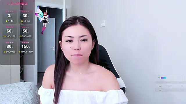 Snapshot of may_mia chatting on 10.12.25 may mia online show from 10.12.25