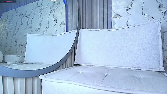 Franchesca De Luca online show from 03.21.25