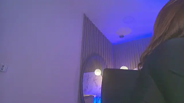 Franchesca De Luca online show from 03.25.26