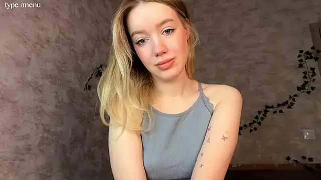 Snapshot of cutiemia0 chatting on 05.28.26 cutiemia0 online show from 05.28.26