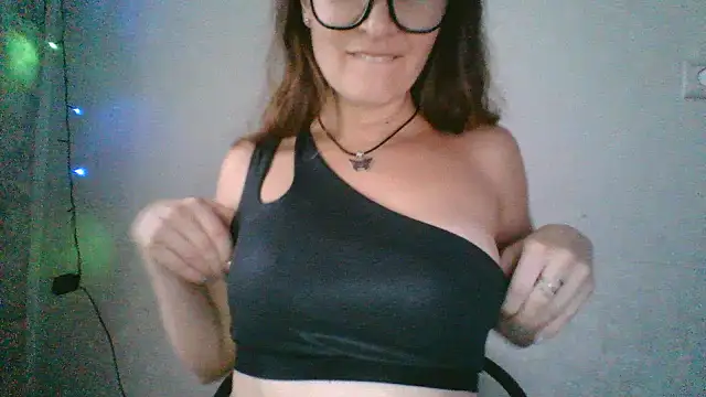 Snapshot of Yulia777 chatting on 12.01.25 Yulia777 online show from 12.01.25