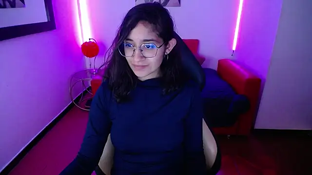 Lili Gomez  online show from 01.23.25