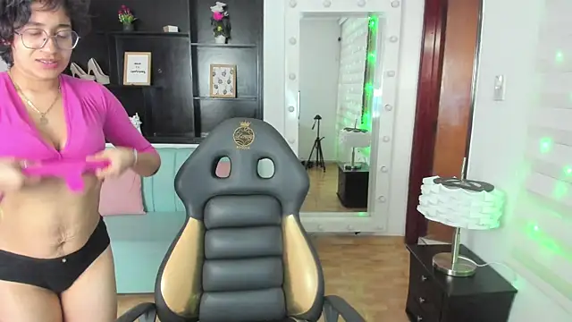 Lili Gomez  online show from 01.30.25