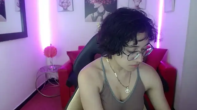 Lili Gomez  online show from 02.02.25