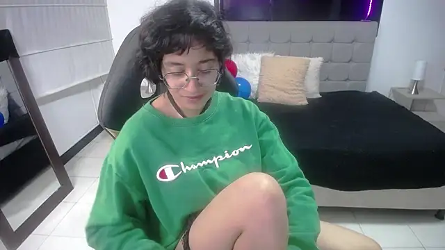 Lili Gomez  online show from 03.07.25