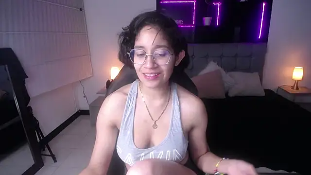 Lili Gomez  online show from 03.15.25