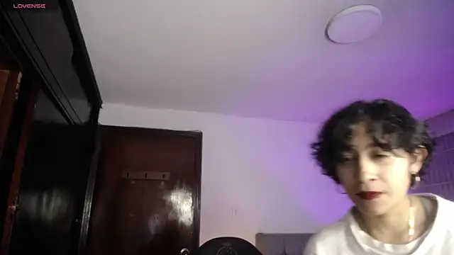 Lili Gomez  online show from 10.16.25