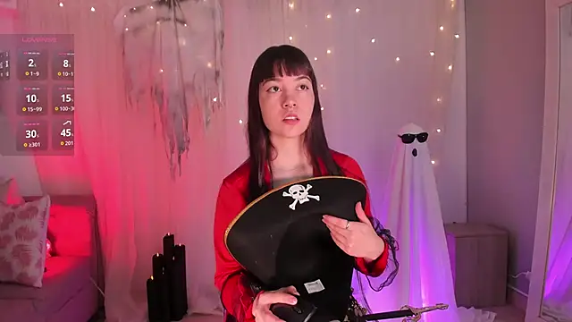 Snapshot of Lia_Sweett_ chatting on 10.31.25 Lia Sweett online show from 10.31.25