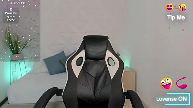 stephanya  online show from 03.11.25