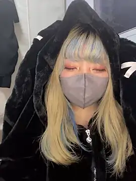 Snapshot of YUNA-yuna chatting on 12.23.24 YUNA-yuna online show from 12.23.24