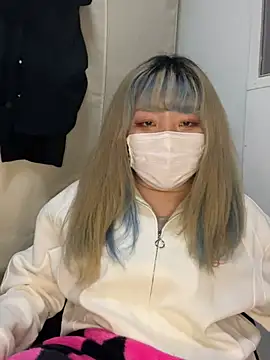 Snapshot of YUNA-yuna chatting on 12.28.24 YUNA-yuna online show from 12.28.24