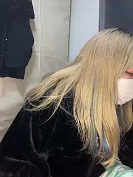 Snapshot of YUNA-yuna chatting on 12.31.24 YUNA-yuna online show from 12.31.24