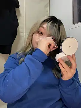 Snapshot of YUNA-yuna chatting on 01.06.25 YUNA-yuna online show from 01.06.25