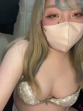 Snapshot of YUNA-yuna chatting on 01.08.25 YUNA-yuna online show from 01.08.25