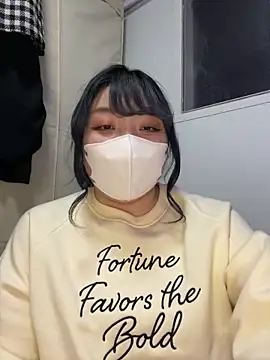 Snapshot of YUNA-yuna chatting on 01.27.25 YUNA-yuna online show from 01.27.25