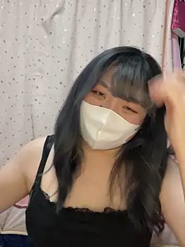 Snapshot of YUNA-yuna chatting on 02.13.25 YUNA-yuna online show from 02.13.25