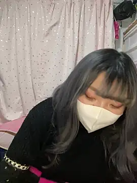 Snapshot of YUNA-yuna chatting on 02.18.25 YUNA-yuna online show from 02.18.25